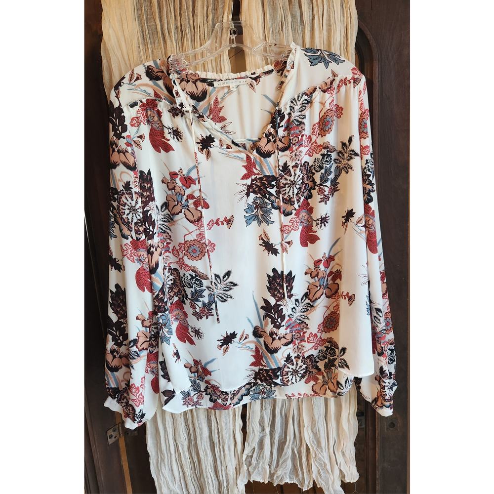 Violet and Claire size M shirt
